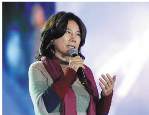 董明珠獲評“中國百佳CEO” 26年煉就“商界一姐”(圖1) 董明珠