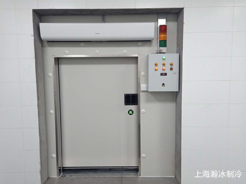 祝賀蘇州某餐飲企業酒店冷庫順利竣工交付客戶(圖4) 冷庫電控箱